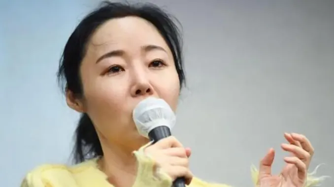 Min Hee Jin, confirmée en tant que directrice interne Min Hee Jin, confirmée en tant que directrice interne