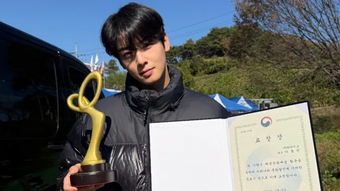 Cha Eun-woo récompensé par le ministre de la Culture Cha Eun-woo récompensé par le ministre de la Culture