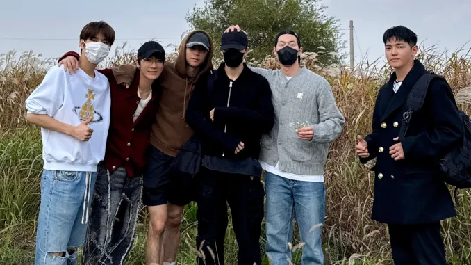 Jaehyun s'enrôle, accompagné par les membres de NCT Jaehyun s'enrôle, accompagné par les membres de NCT
