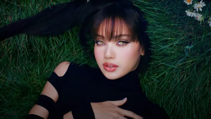 Lisa prépare son album, Alter Ego
