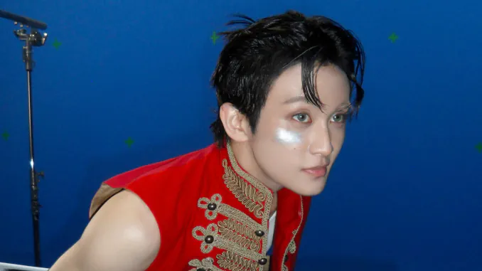 Mark fait un don pour les enfants