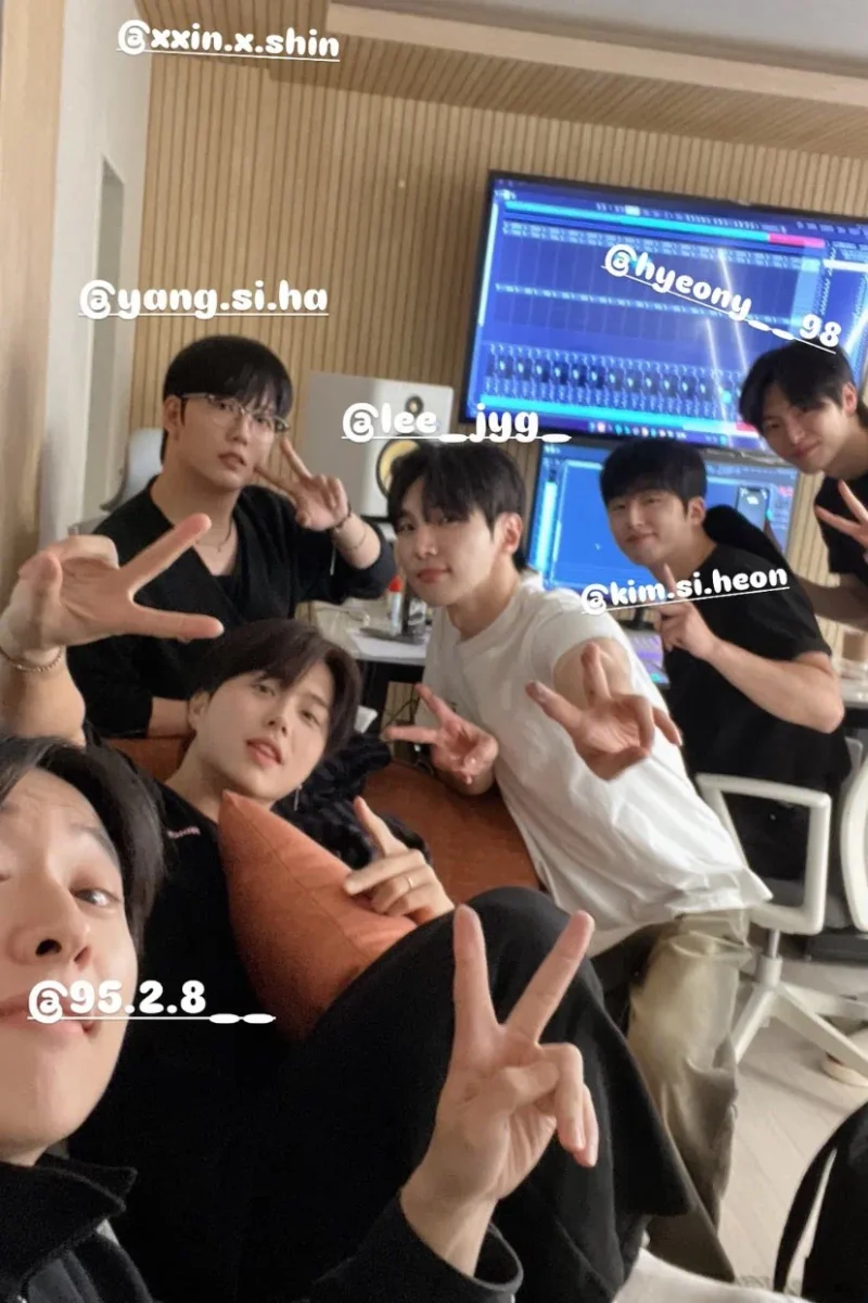 kpop groupe légende,kpop noir,seunghoon instagram,noir airplane mode,noir kpop comeback,noir comeback