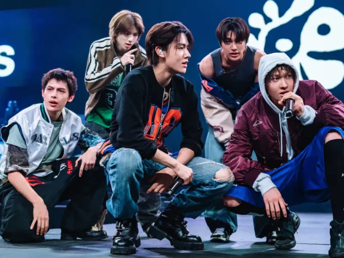 CORTIS en performance live lors d’un événement NBA crossover