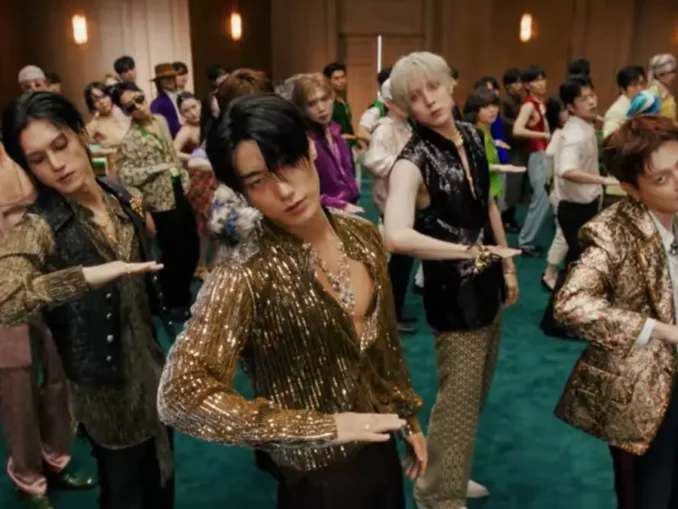 ATEEZ interprète la chorégraphie de Bad dans le MV
