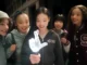 LNGSHOT dévoile son lightstick en forme de main